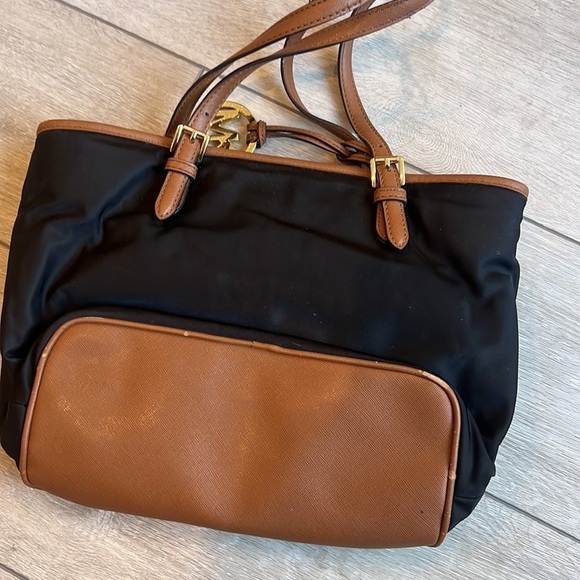 Michael Kors jet set medium black canvas and leather logo multi pocket purse - Picture 5 of 12